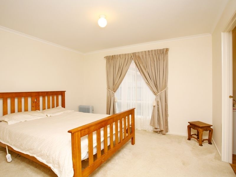 17 Osborn Grove, Pakenham VIC 3810