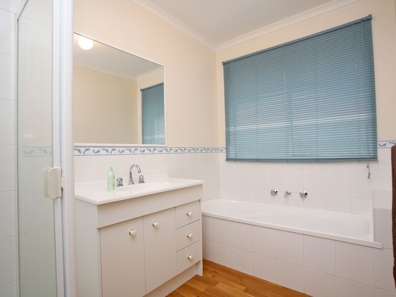 17 Osborn Grove, Pakenham VIC 3810