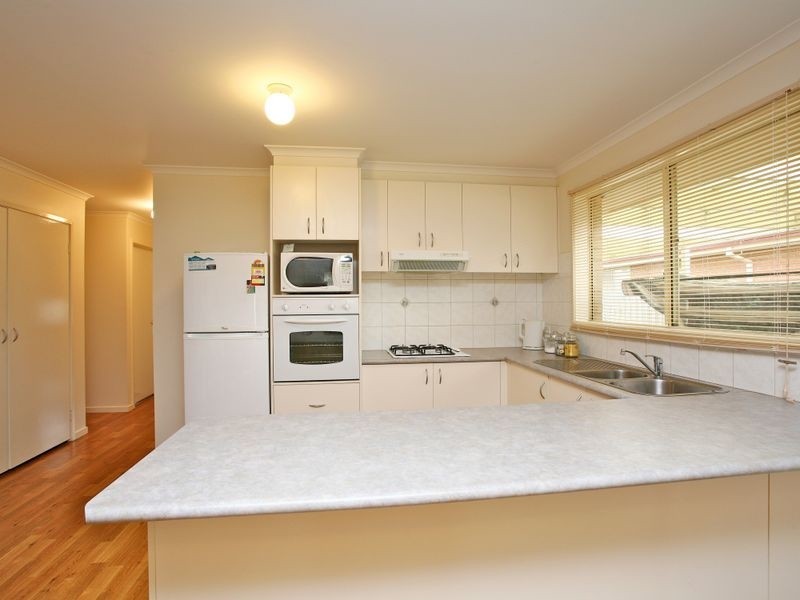 17 Osborn Grove, Pakenham VIC 3810