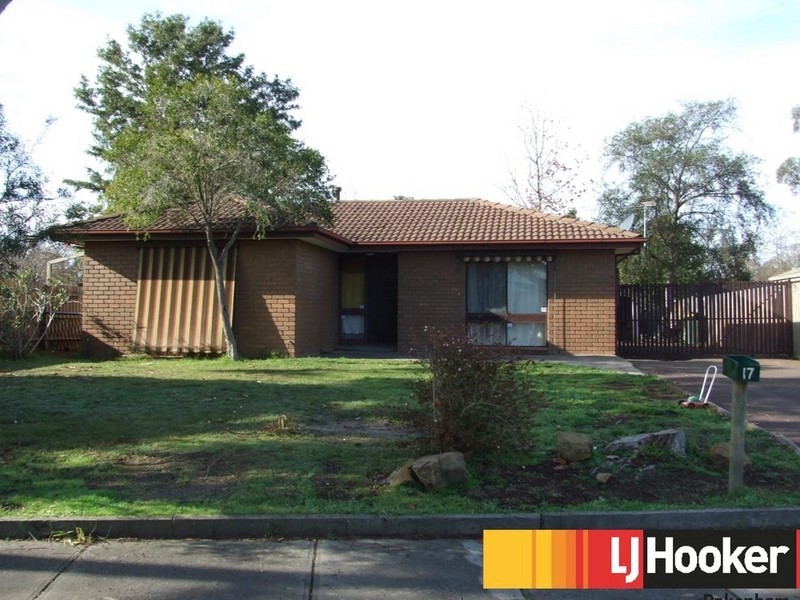 17 Cunningham Crescent, Pakenham VIC 3810