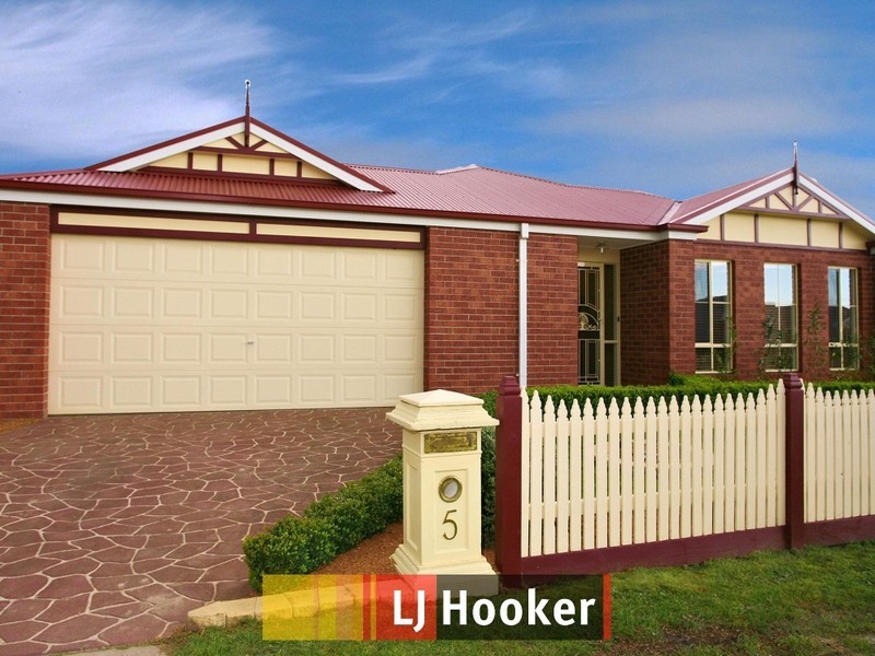 5 Settlers Court, Pakenham VIC 3810