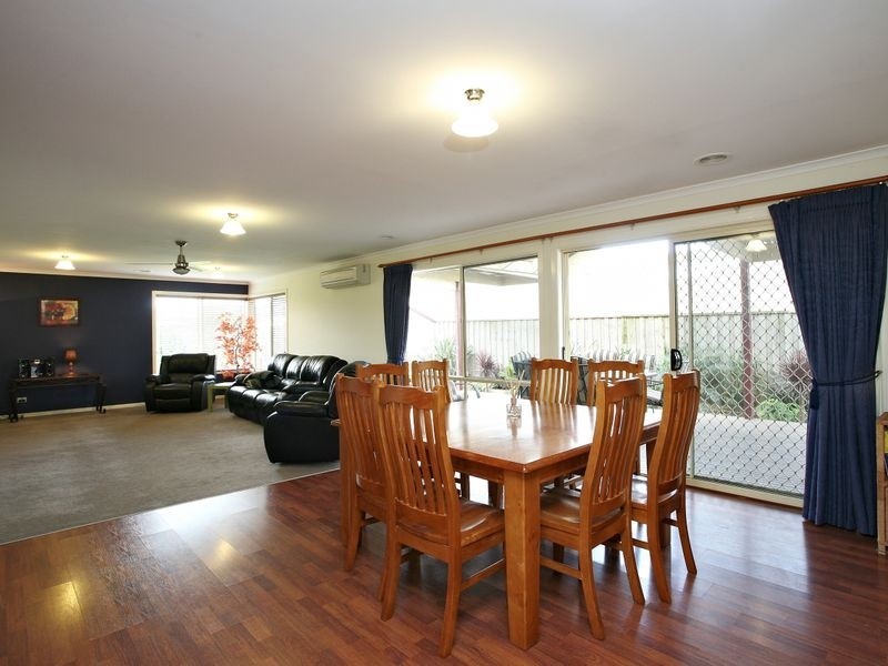 5 Settlers Court, Pakenham VIC 3810