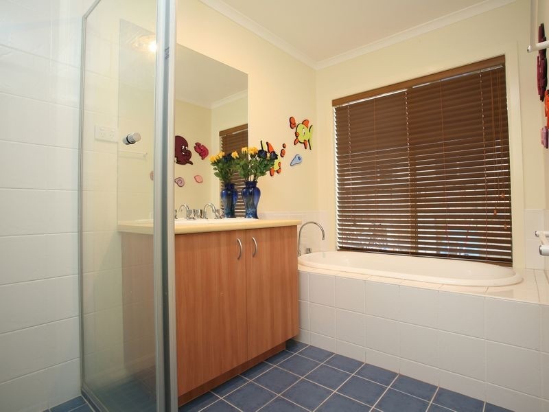 5 Settlers Court, Pakenham VIC 3810