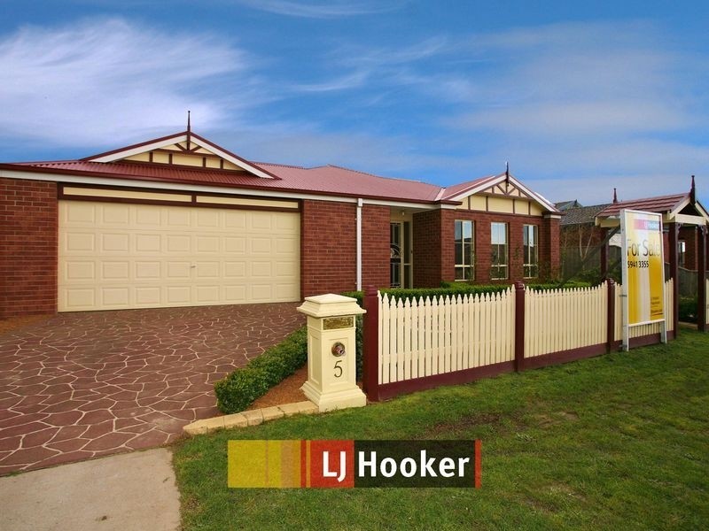5 Settlers Court, Pakenham VIC 3810