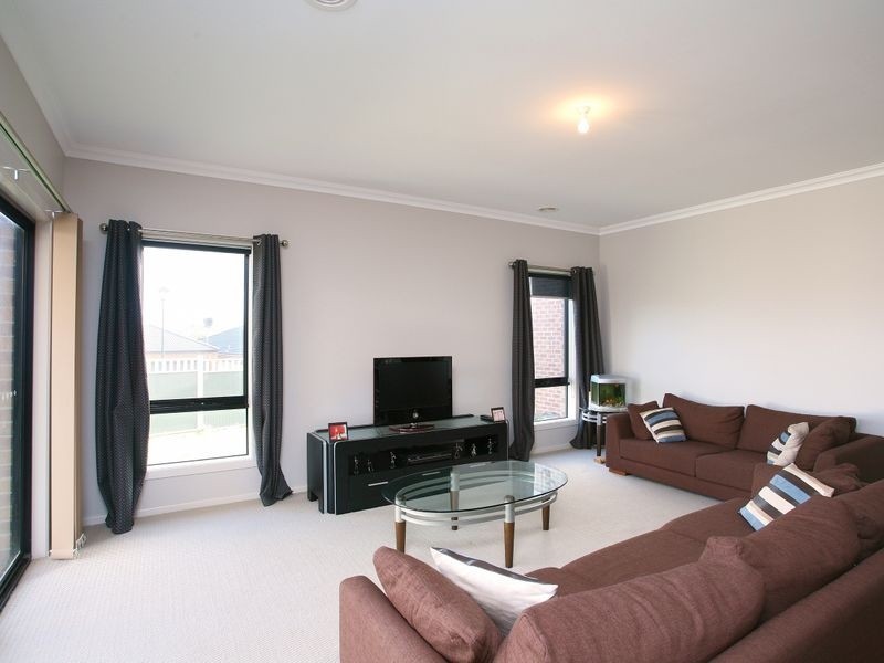 17 Ben Cairn Mews, Pakenham VIC 3810