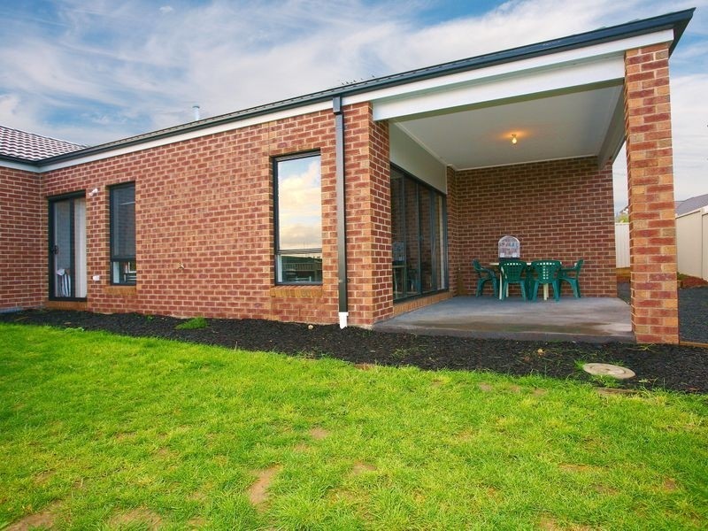 17 Ben Cairn Mews, Pakenham VIC 3810