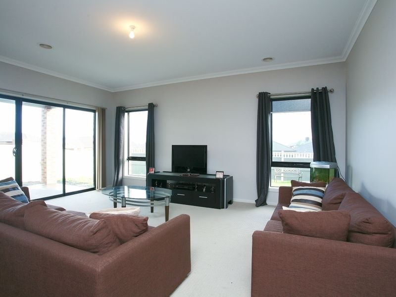 17 Ben Cairn Mews, Pakenham VIC 3810