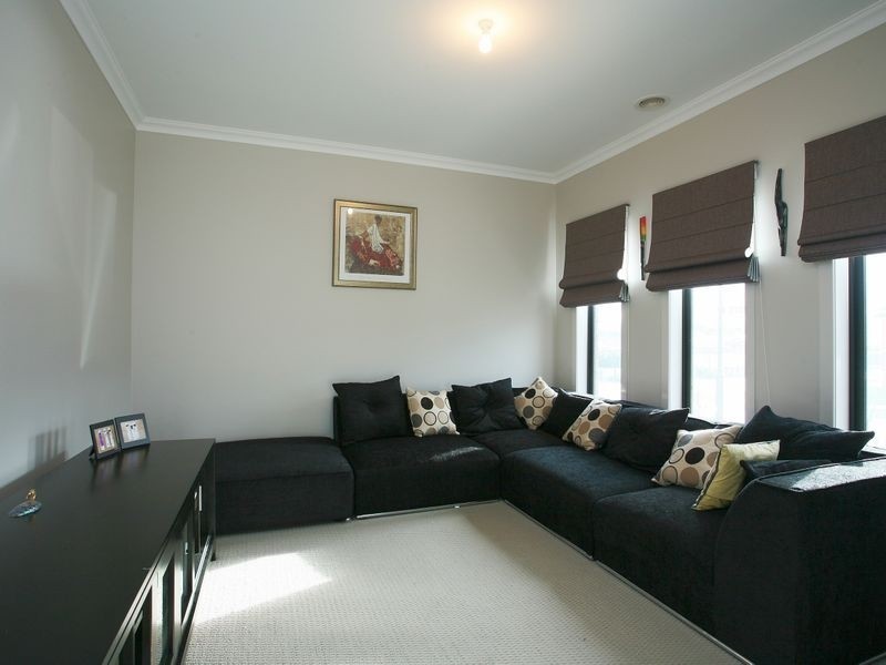 17 Ben Cairn Mews, Pakenham VIC 3810