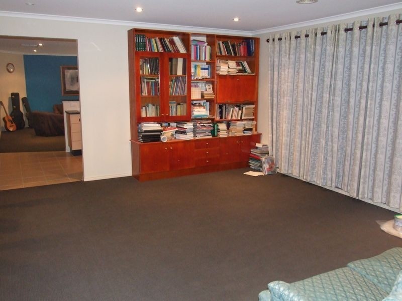 36 Blackwood Drive, Pakenham VIC 3810