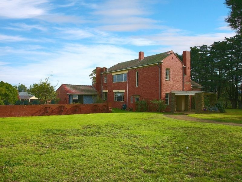 16 Meeking Drive, Pakenham VIC 3810