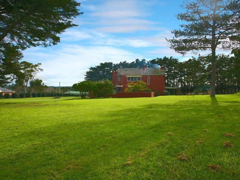 16 Meeking Drive, Pakenham VIC 3810