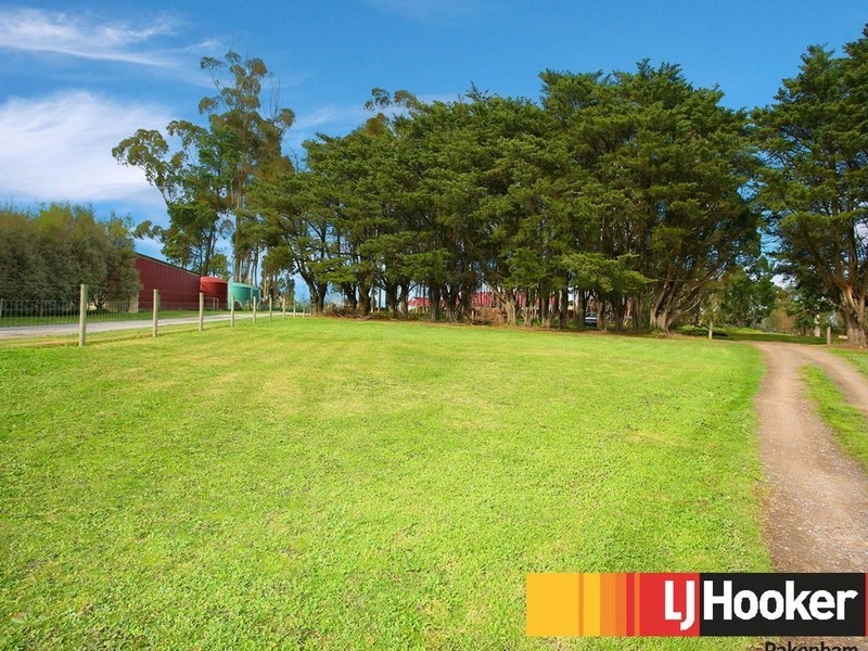 2/16 Meeking Drive, Pakenham VIC 3810