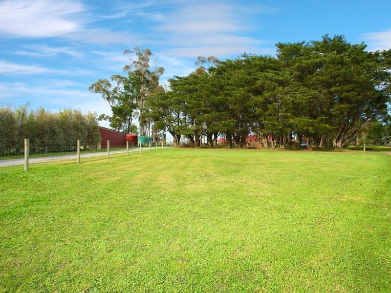 2/16 Meeking Drive, Pakenham VIC 3810