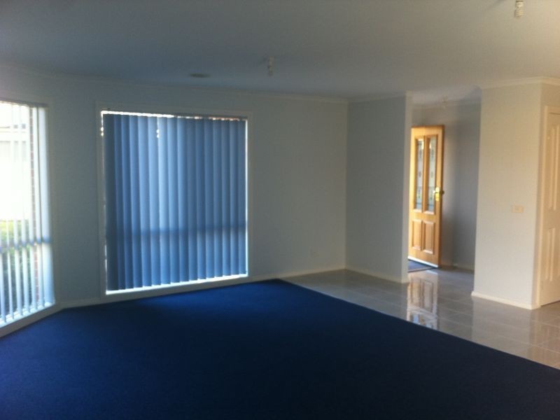 2/11 King Street, Pakenham VIC 3810