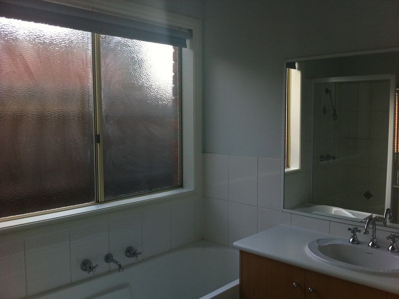 2/11 King Street, Pakenham VIC 3810