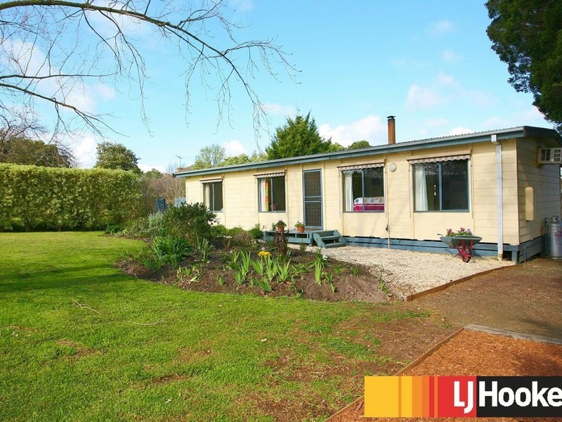 40 Pinehill Drive, Pakenham VIC 3810