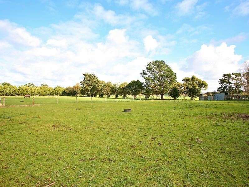 40 Pinehill Drive, Pakenham VIC 3810