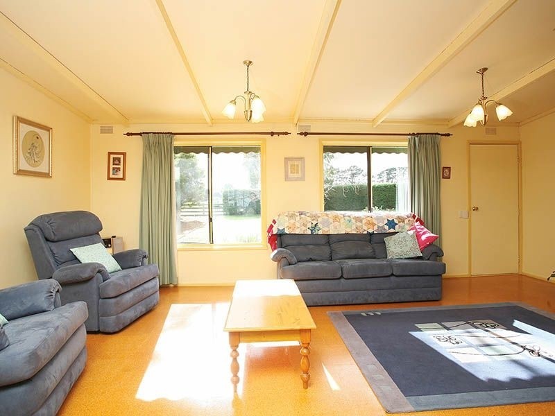 40 Pinehill Drive, Pakenham VIC 3810