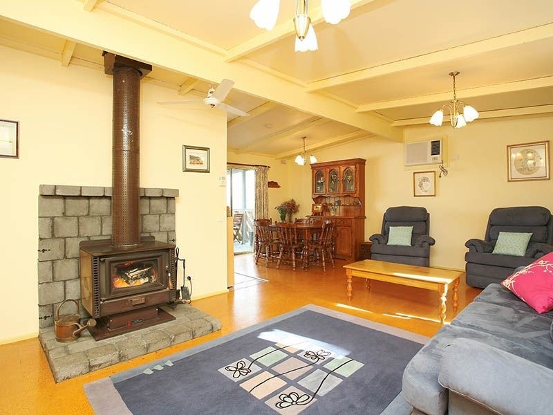 40 Pinehill Drive, Pakenham VIC 3810