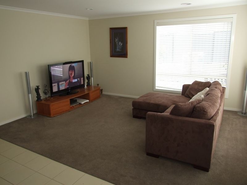 122 Windermere Boulevard, Pakenham VIC 3810