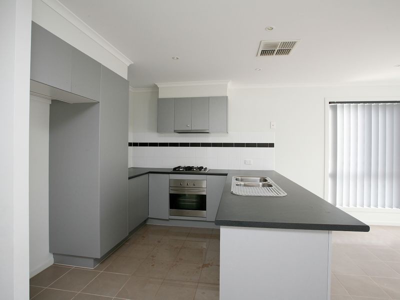 20 Orchard Valley Avenue, Pakenham VIC 3810