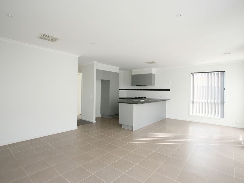 20 Orchard Valley Avenue, Pakenham VIC 3810