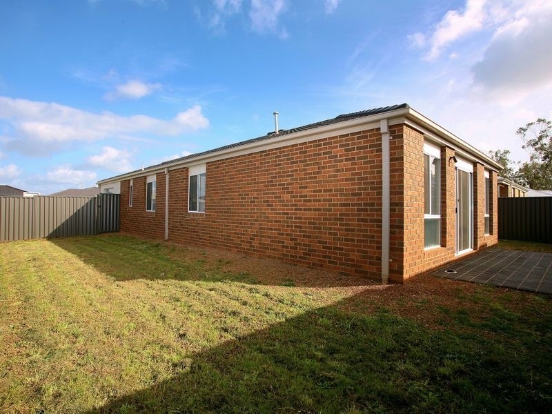 20 Orchard Valley Avenue, Pakenham VIC 3810