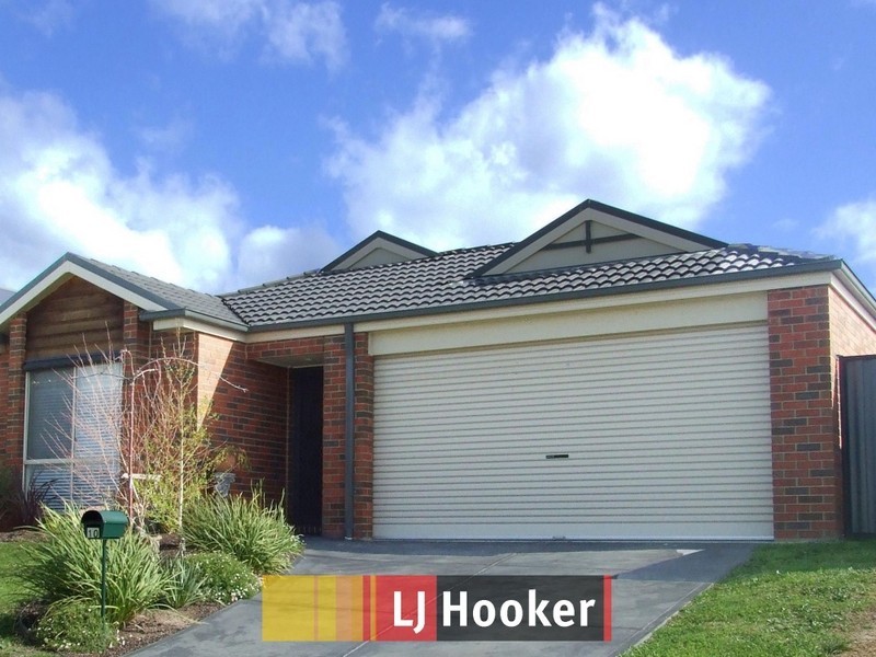 10 Killarney Crescent, Pakenham VIC 3810