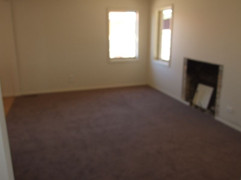 35 Princes Highway, Pakenham VIC 3810