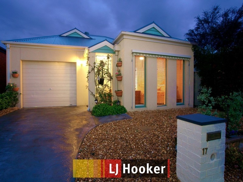 17 Honeysuckle Close, Pakenham VIC 3810