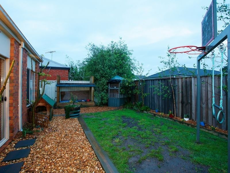 17 Honeysuckle Close, Pakenham VIC 3810