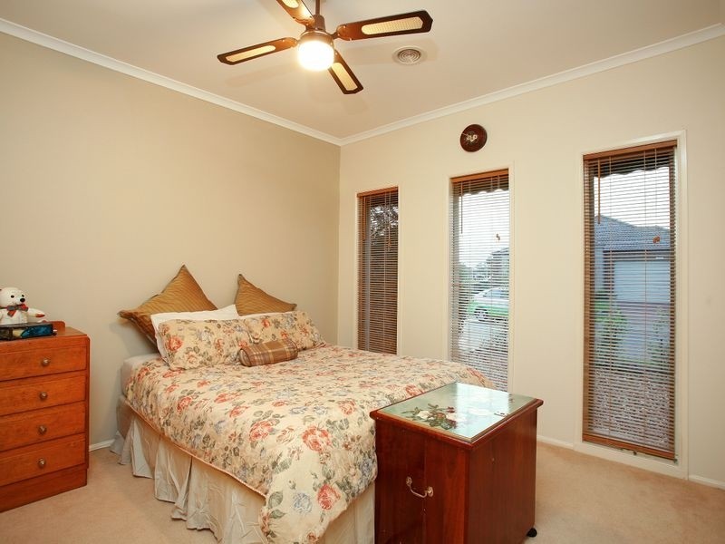 17 Honeysuckle Close, Pakenham VIC 3810