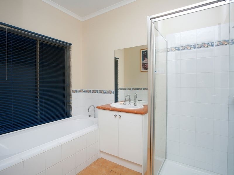 17 Honeysuckle Close, Pakenham VIC 3810