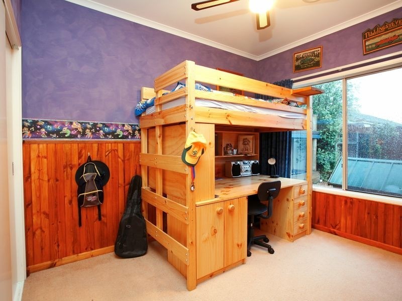 17 Honeysuckle Close, Pakenham VIC 3810