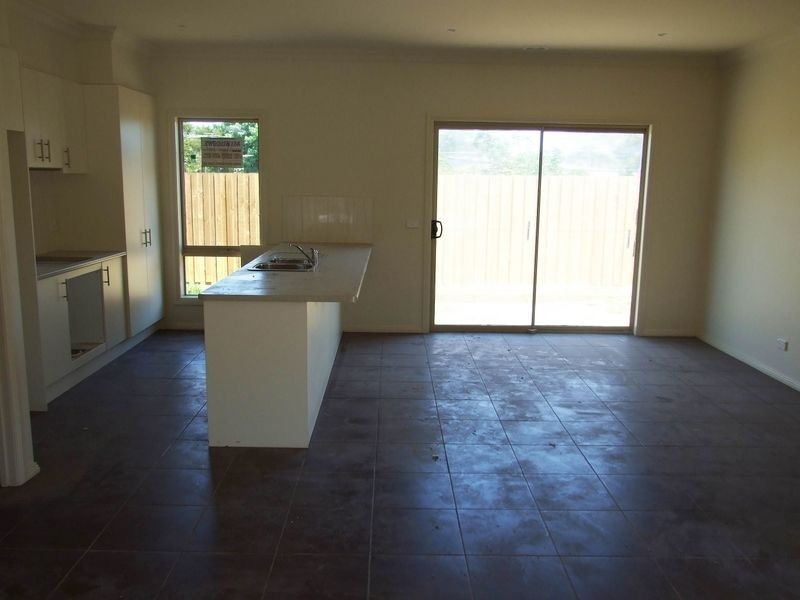 2/35 Princes Highway, Pakenham VIC 3810