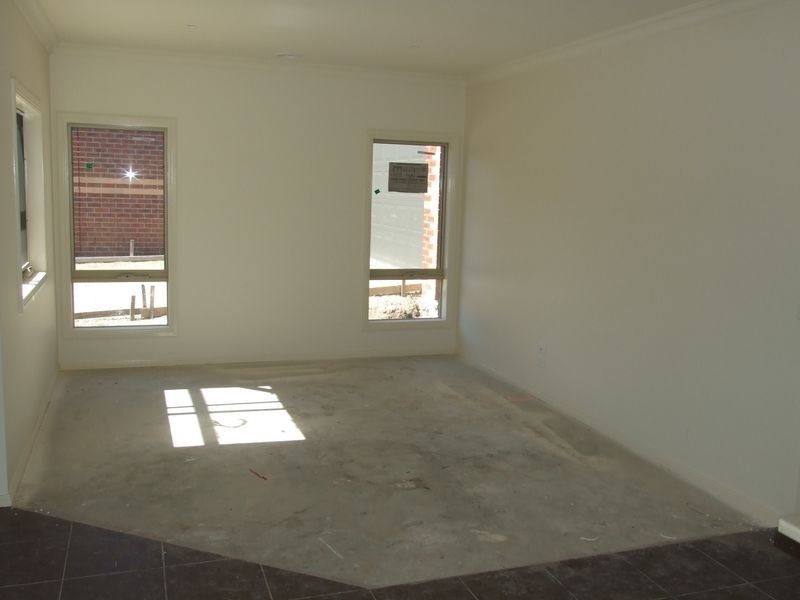 2/35 Princes Highway, Pakenham VIC 3810