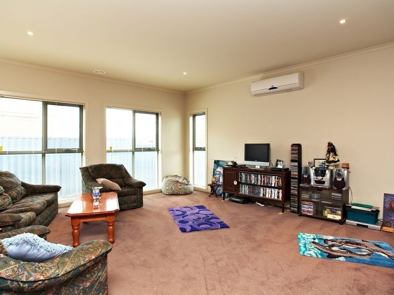 6 Dianella Close, Pakenham VIC 3810