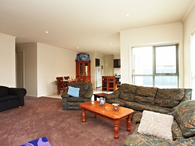 6 Dianella Close, Pakenham VIC 3810