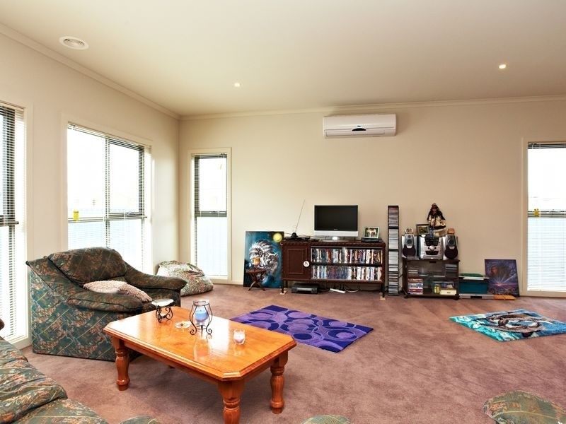 6 Dianella Close, Pakenham VIC 3810