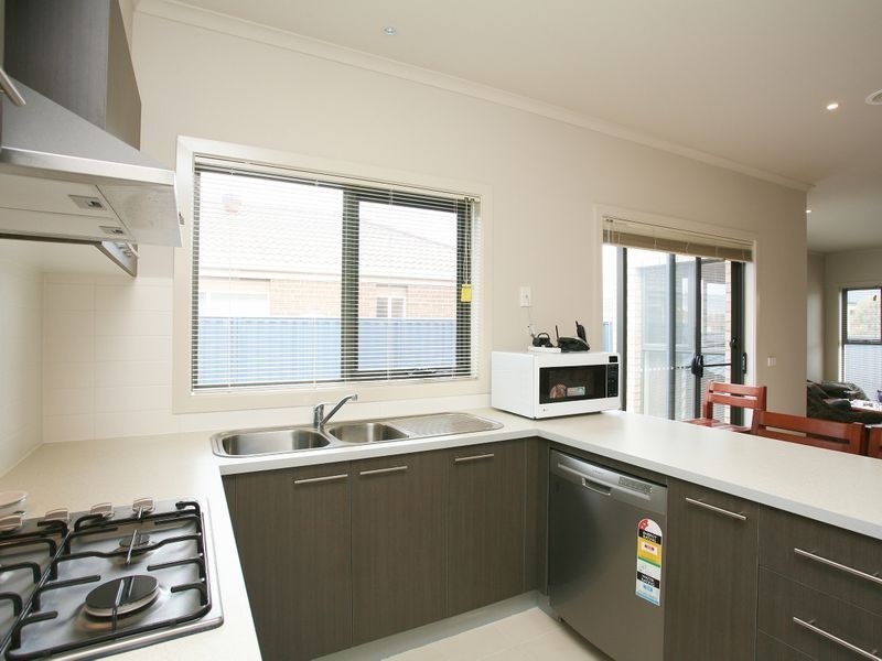 6 Dianella Close, Pakenham VIC 3810