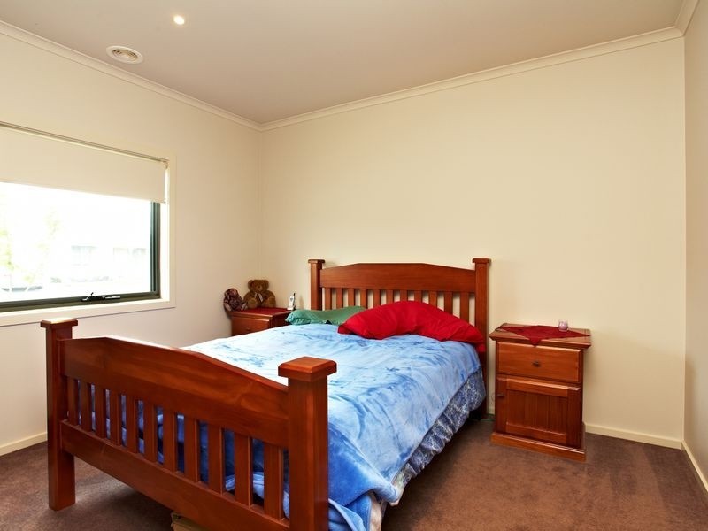 6 Dianella Close, Pakenham VIC 3810