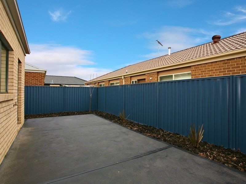 6 Dianella Close, Pakenham VIC 3810