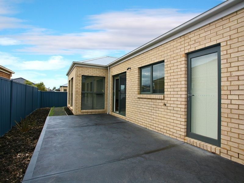 6 Dianella Close, Pakenham VIC 3810