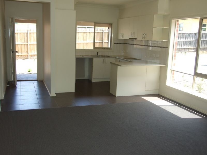 1/35 Princes Highway, Pakenham VIC 3810