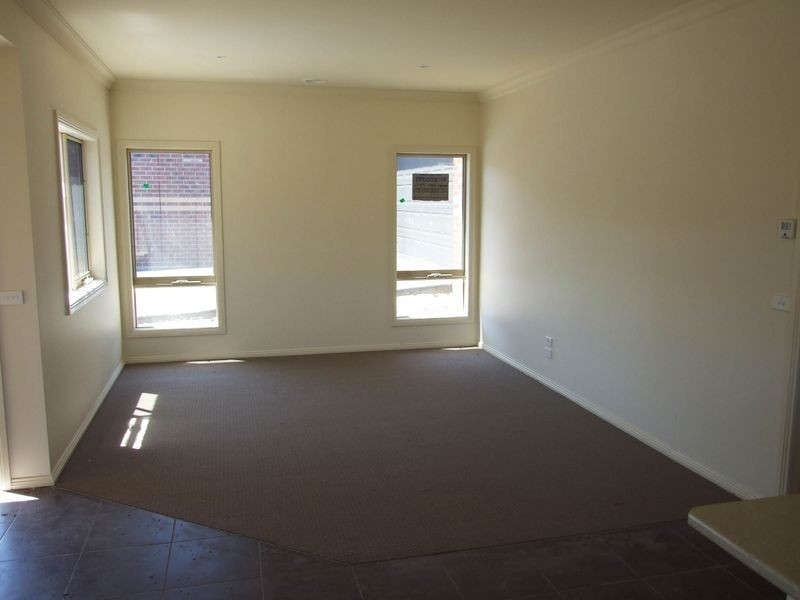 1/35 Princes Highway, Pakenham VIC 3810