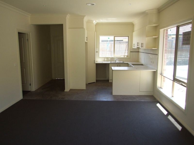 1/35 Princes Highway, Pakenham VIC 3810