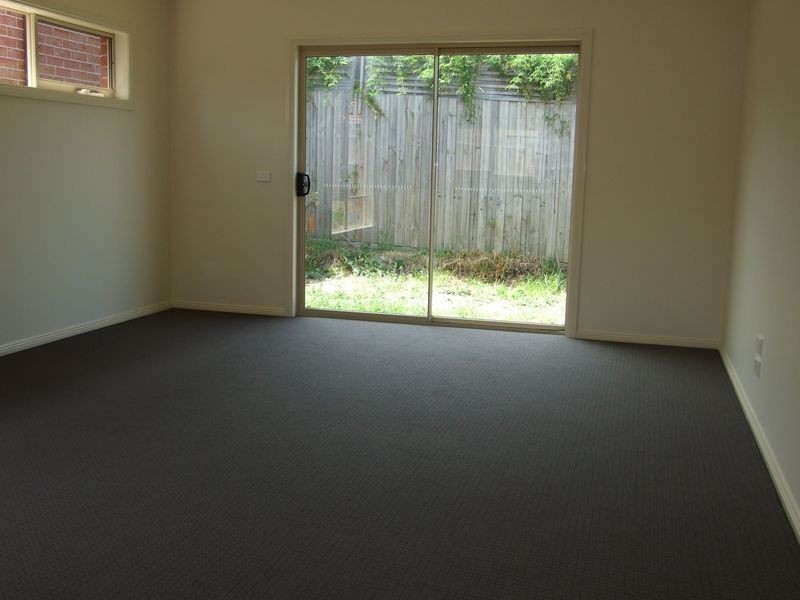 1/35 Princes Highway, Pakenham VIC 3810