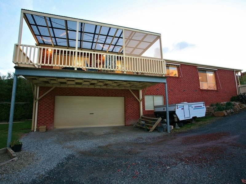 5 Fleming Terrace, Pakenham VIC 3810