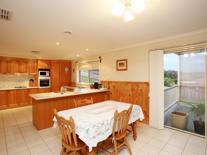 5 Fleming Terrace, Pakenham VIC 3810