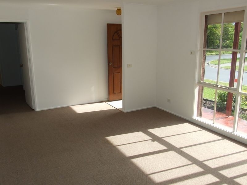 2 Osborn Grove, Pakenham VIC 3810